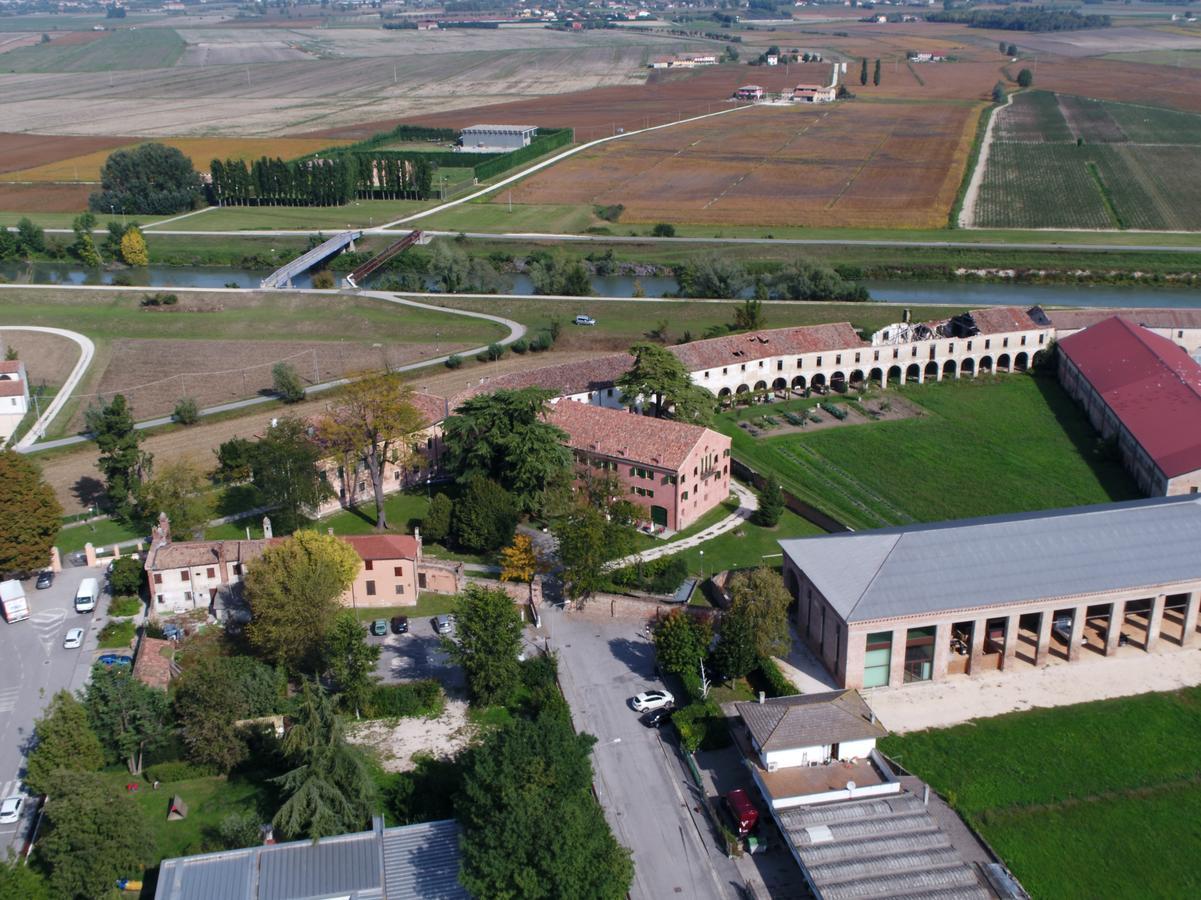 Hotel La Corte Correzzola الغرفة الصورة