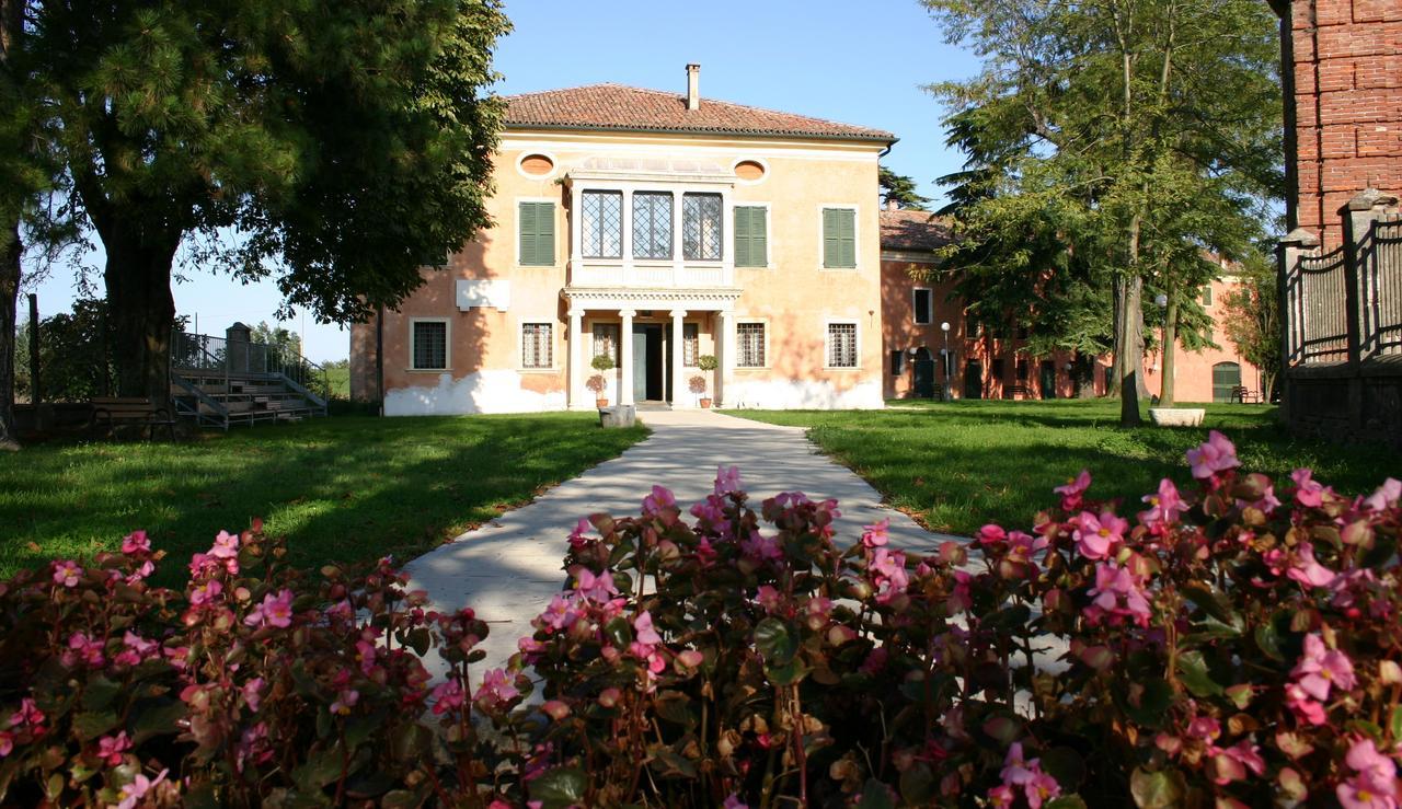 Hotel La Corte Correzzola الغرفة الصورة